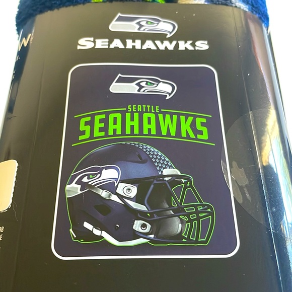 NFL Seattle Seahawks Plush Throw - Picture 3 of 3